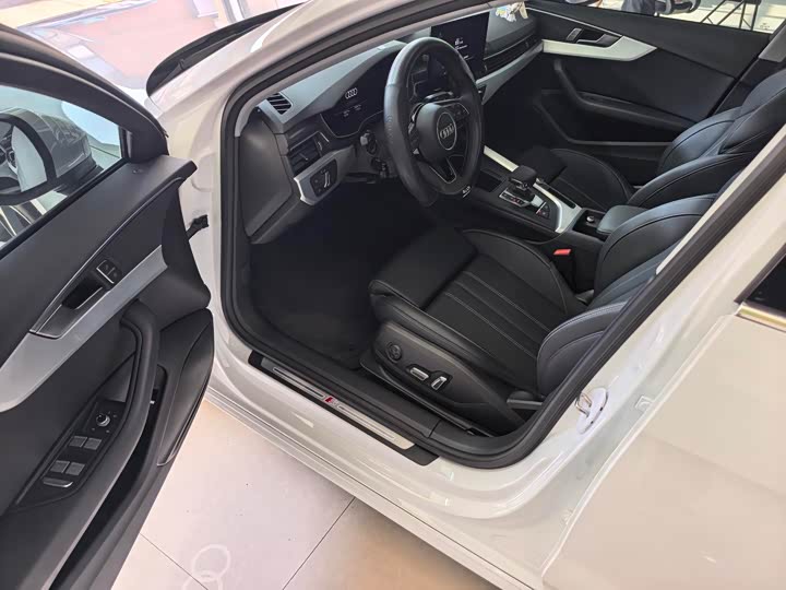 Фото 6 - Audi A4L