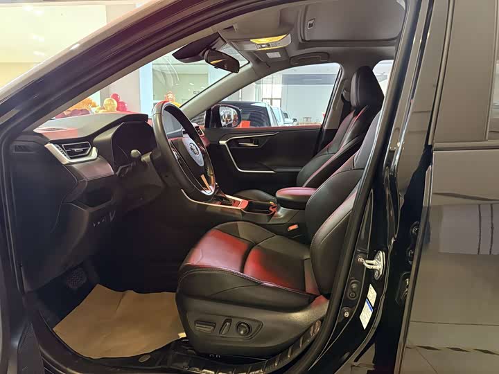 Фото 7 - Toyota Wildlander