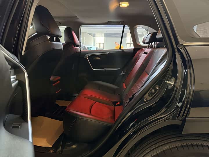 Фото 9 - Toyota Wildlander