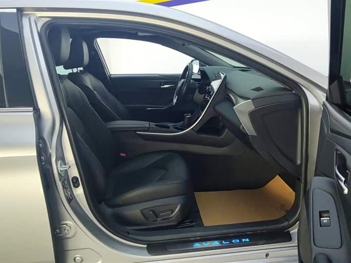 Фото 8 - Toyota Avalon