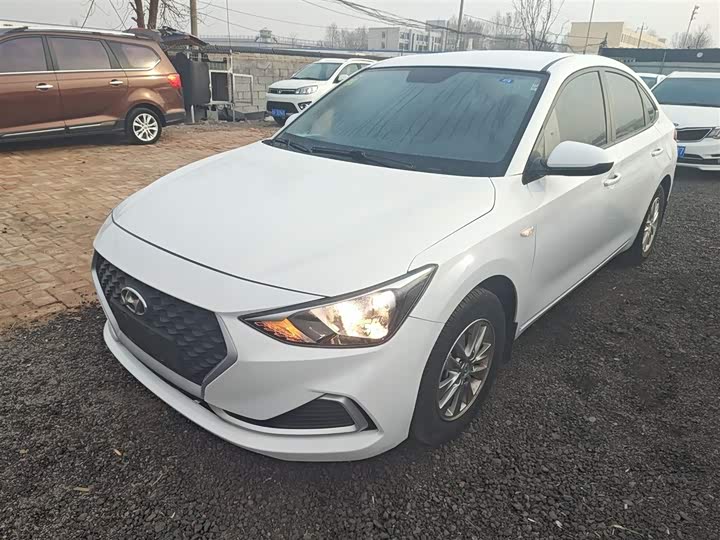 Фото 1 - Hyundai Celesta