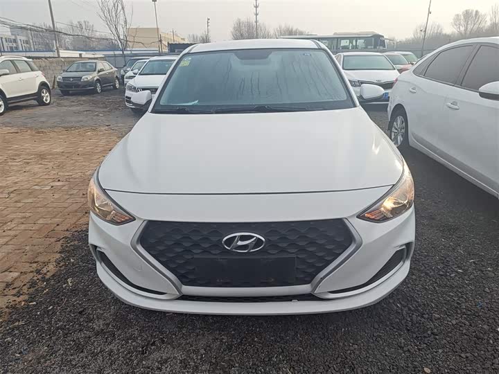 Фото 3 - Hyundai Celesta