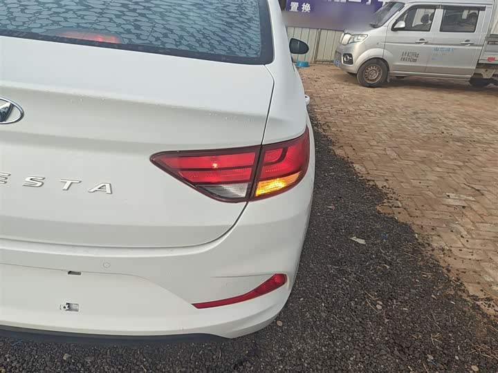 Фото 8 - Hyundai Celesta