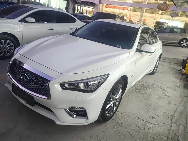 Фото 1 - Infiniti Q50L