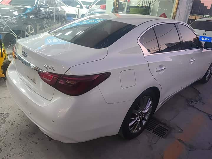 Фото 3 - Infiniti Q50L