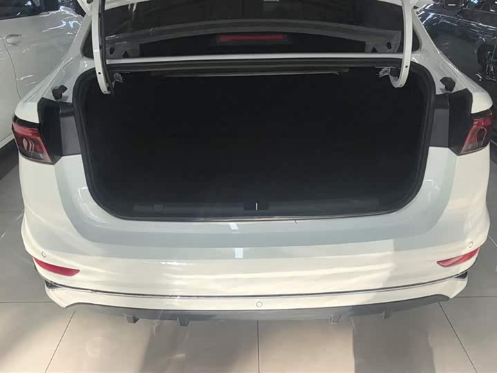 Фото 4 - Geely Emgrand