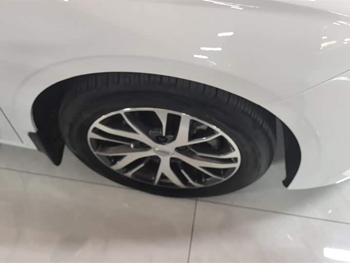 Фото 6 - Geely Emgrand