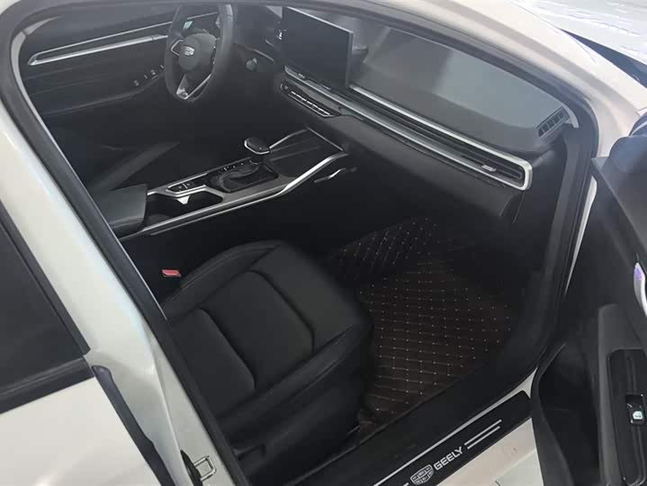 Фото 8 - Geely Emgrand