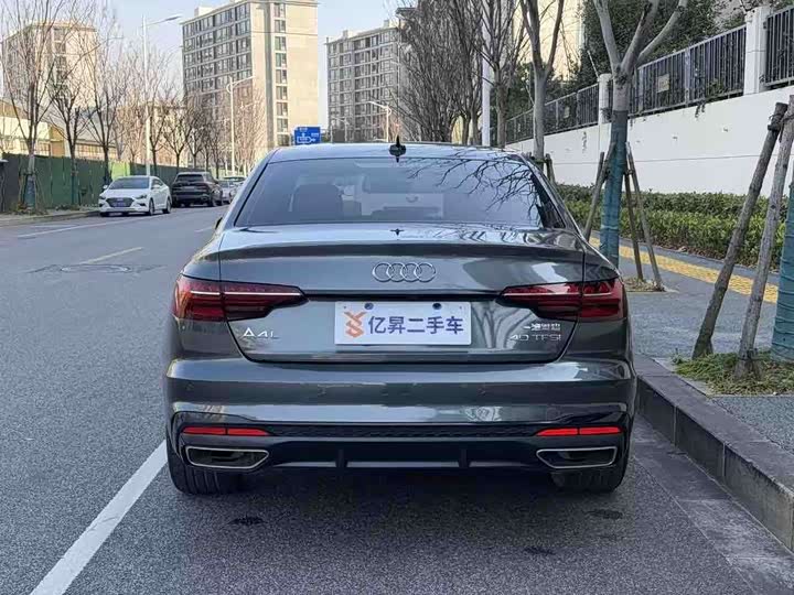 Фото 4 - Audi A4L