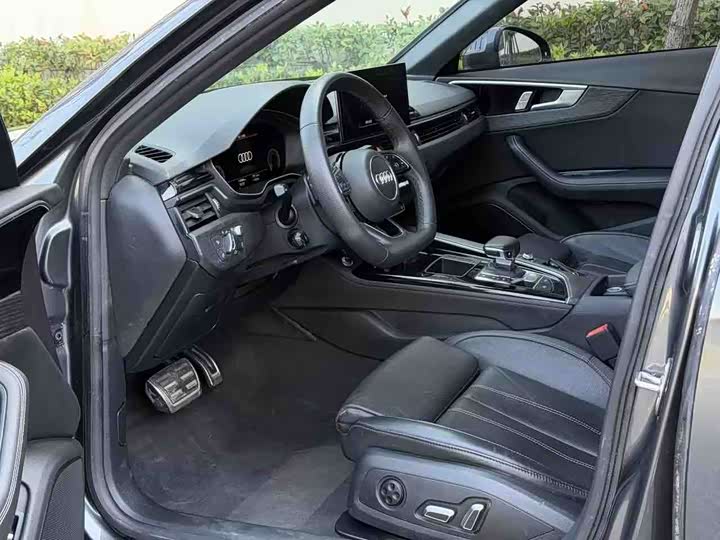 Фото 6 - Audi A4L