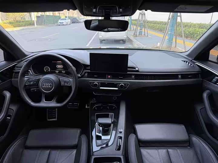 Фото 8 - Audi A4L