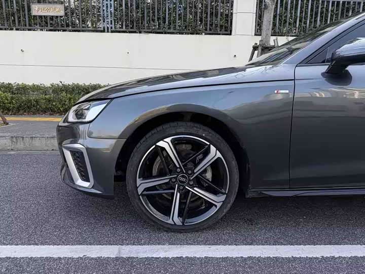 Фото 9 - Audi A4L