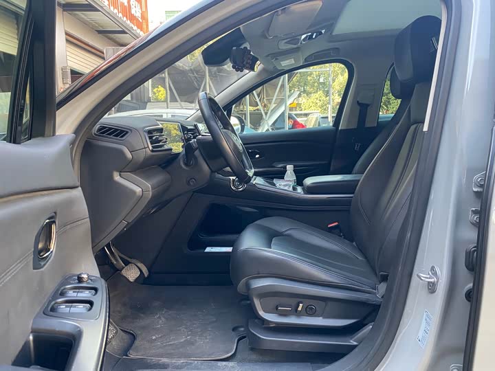 Фото 3 - Nio ES6