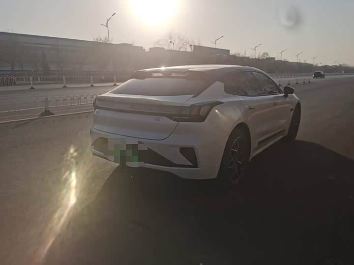 Фото 5 - Zeekr 001