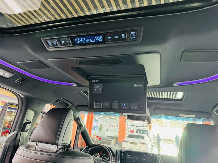 Фото 8 - Toyota Alphard