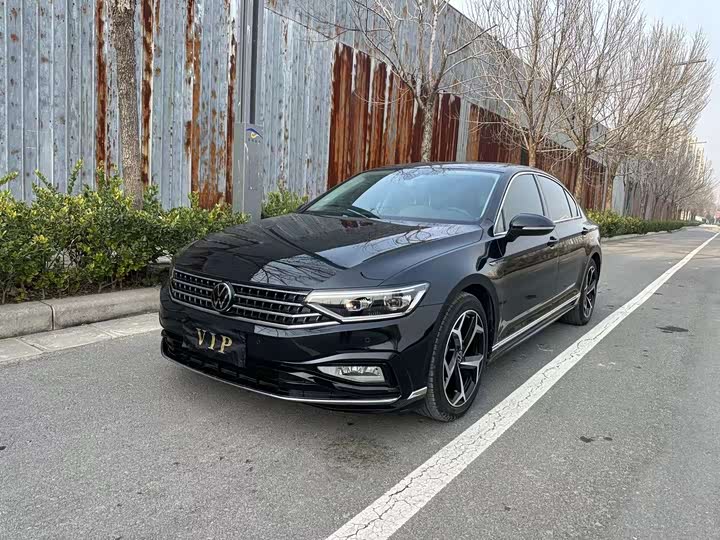 Фото 1 - Volkswagen Magotan