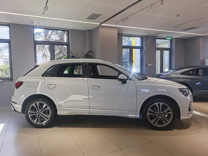 Фото 3 - Audi Q3