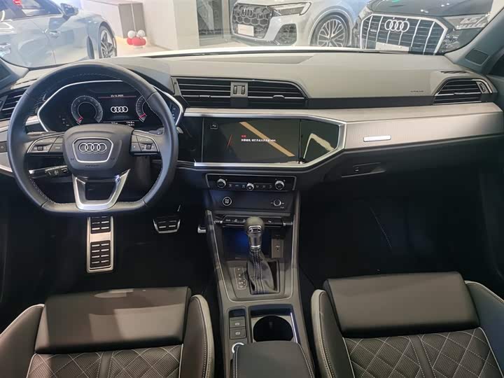 Фото 8 - Audi Q3