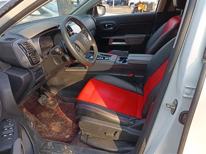 Фото 9 - Citroen C5 Aircross 2023