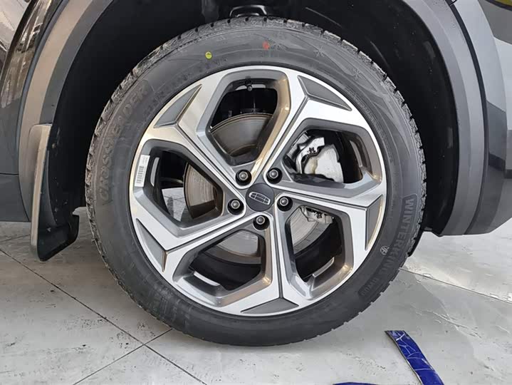 Фото 6 - Geely Monjaro