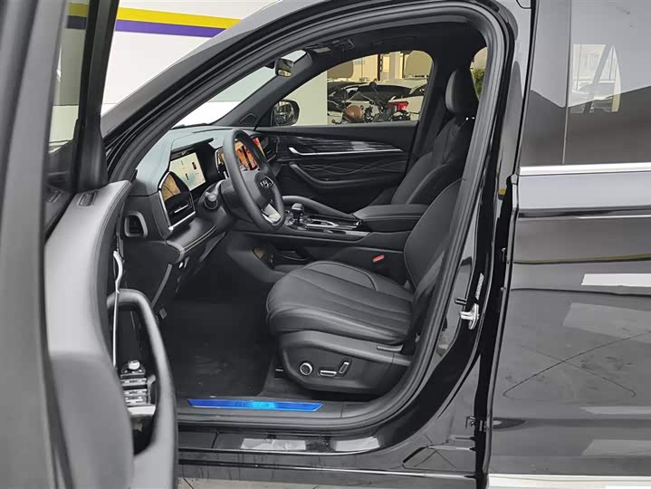 Фото 9 - Geely Monjaro