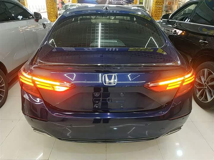 Фото 6 - Honda Inspire