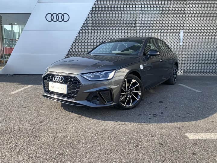 Фото 1 - Audi A4L