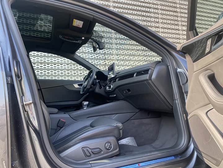 Фото 9 - Audi A4L