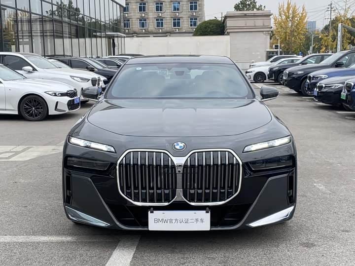 Фото 2 - BMW 7 Series