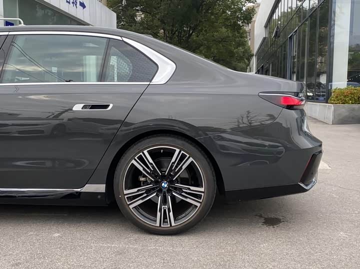 Фото 6 - BMW 7 Series