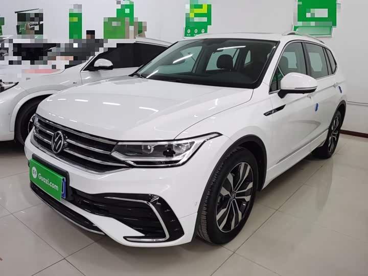 Фото 1 - Volkswagen Tiguan L Pro