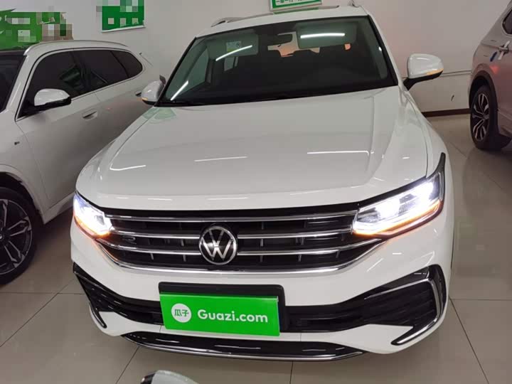 Фото 3 - Volkswagen Tiguan L Pro