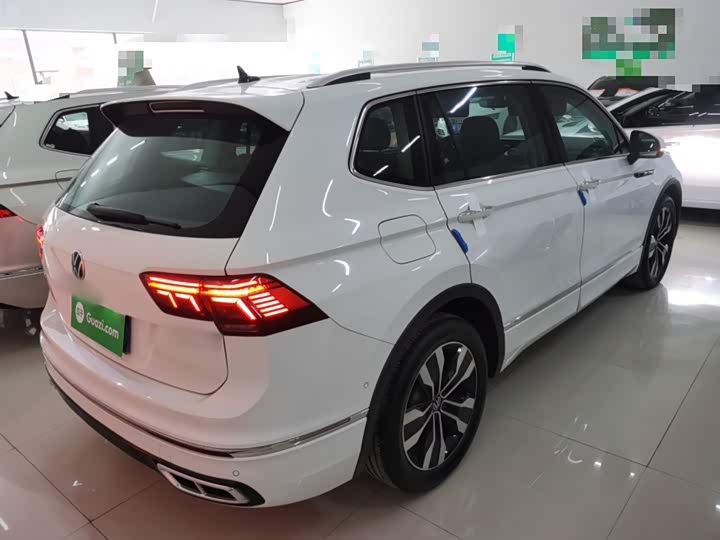 Фото 7 - Volkswagen Tiguan L Pro