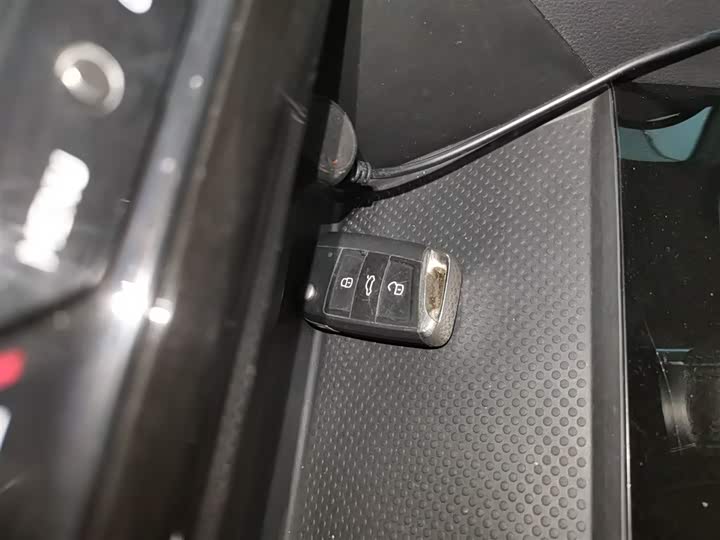 Фото 9 - Volkswagen Tiguan L Pro