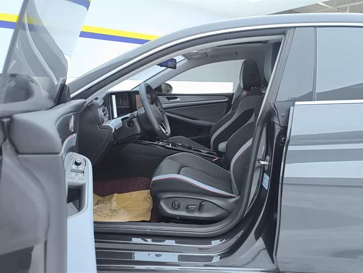 Фото 9 - Volkswagen Lamando L