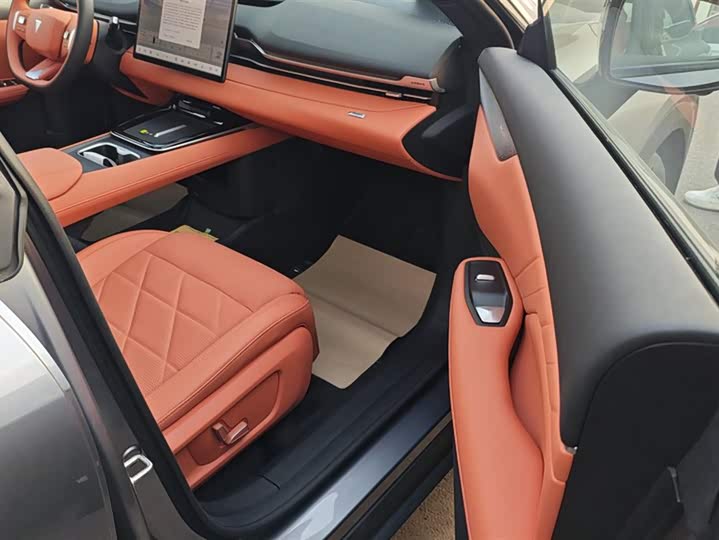 Фото 8 - Changan Deepal S05