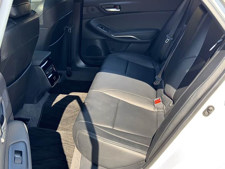 Фото 6 - Toyota Avalon