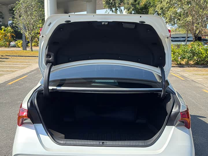 Фото 7 - Toyota Avalon