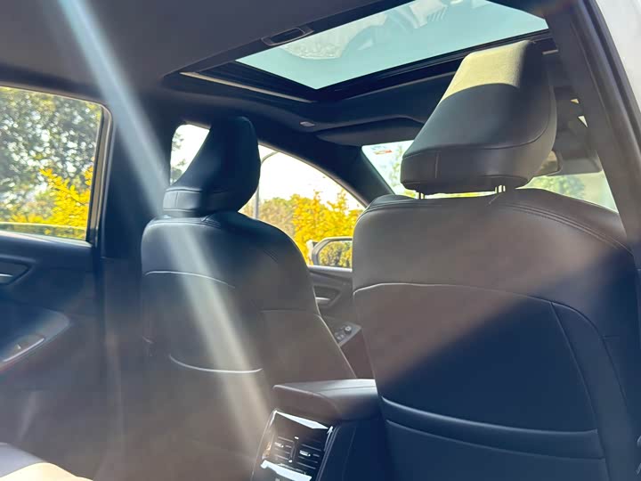 Фото 8 - Toyota Avalon