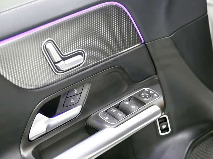 Фото 9 - Mercedes-Benz GLA-Class