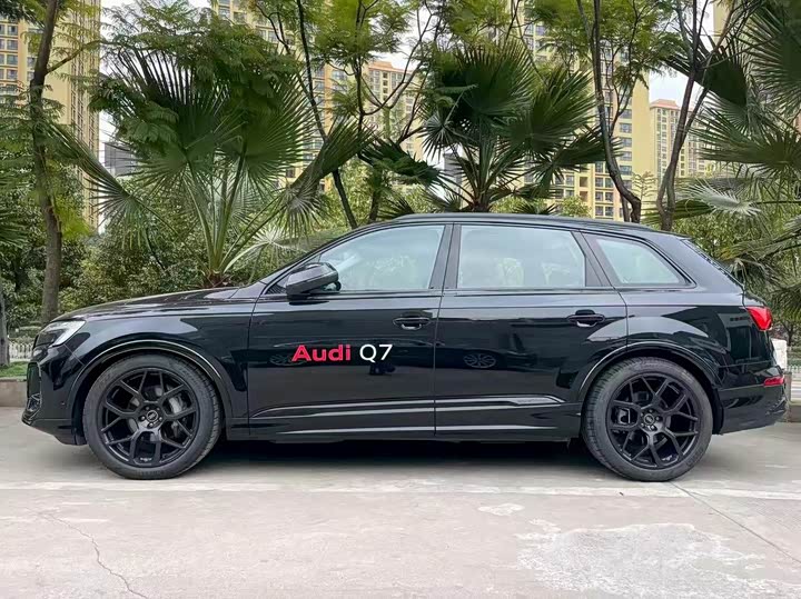 Фото 2 - Audi Q7