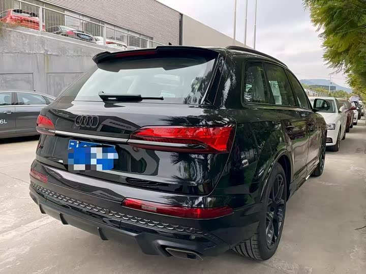 Фото 3 - Audi Q7