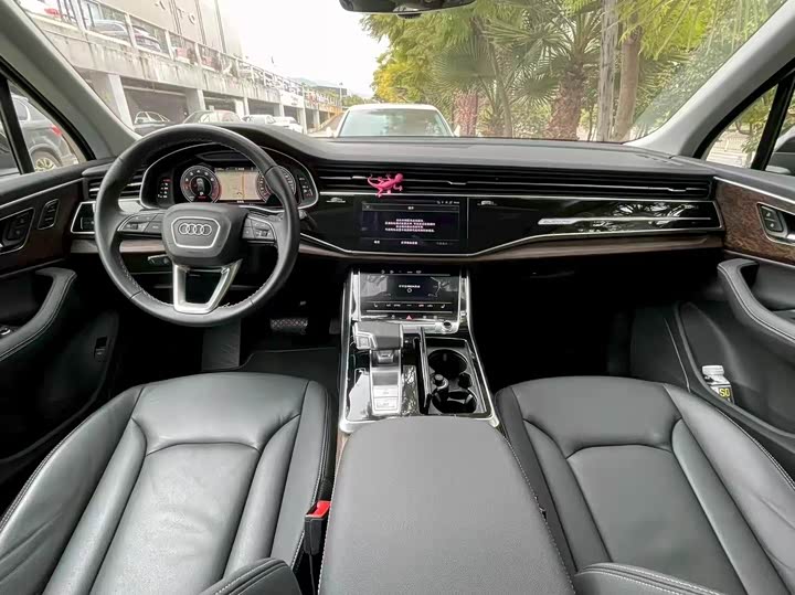 Фото 5 - Audi Q7