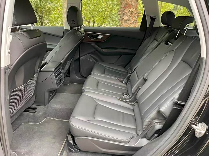 Фото 8 - Audi Q7