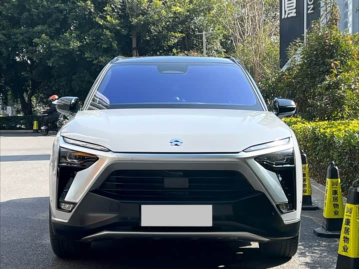 Фото 1 - Nio ES8