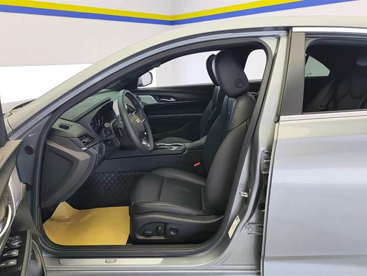 Фото 9 - Cadillac CT4