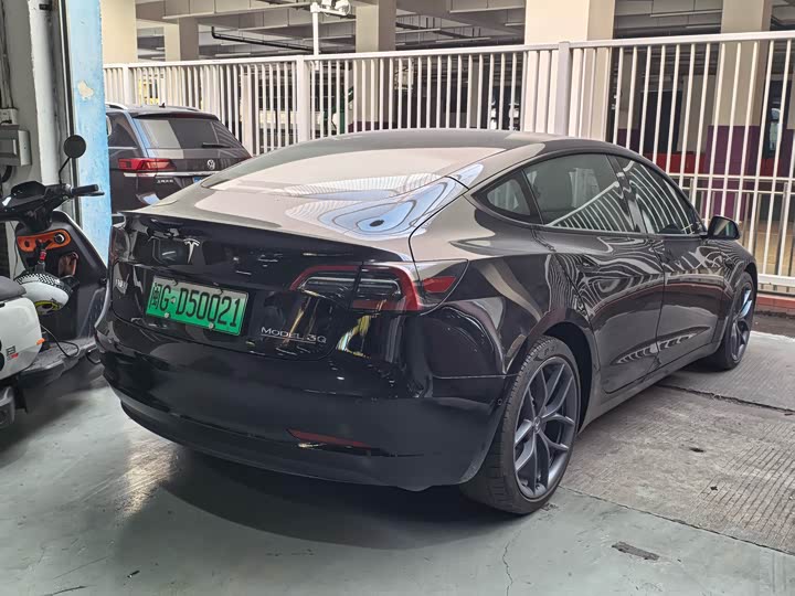 Фото 2 - Tesla Model 3