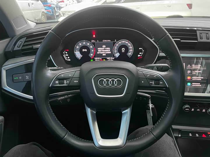 Фото 8 - Audi Q3
