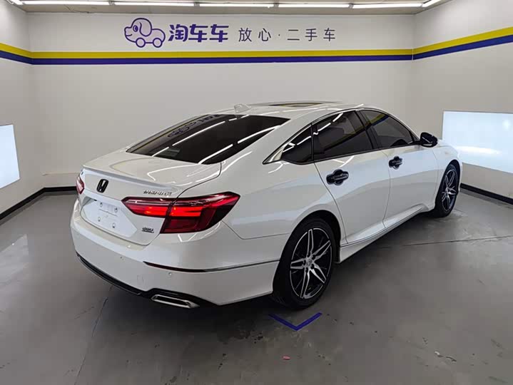 Фото 3 - Honda Inspire