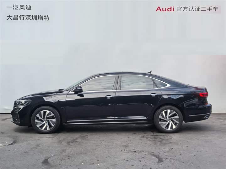 Фото 4 - Volkswagen Passat Hybrid
